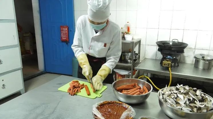 额济纳旗33家餐饮店有序复工，“烟火气”悄然复苏