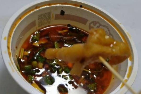 忽悠！售价99元一斤的“夫妻肺片”却掺杂鸡爪、猪耳等食材