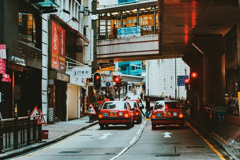 业界陷半停顿，香港下月底或近万餐厅停业或倒闭