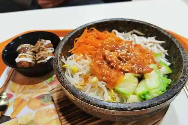 荠岛国王拌饭加盟费要多少钱:30万起（年利润47万起）