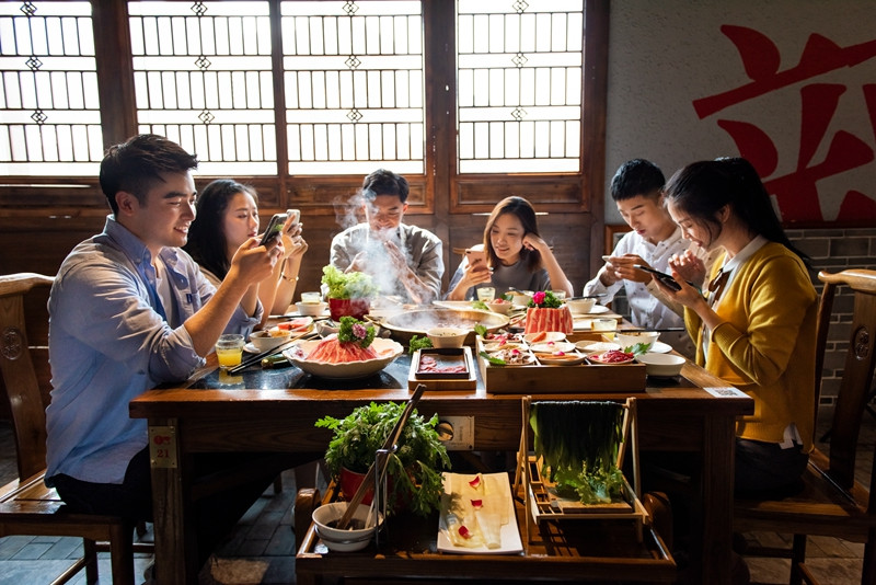 一个残忍的真相：大店正在被小店肢解