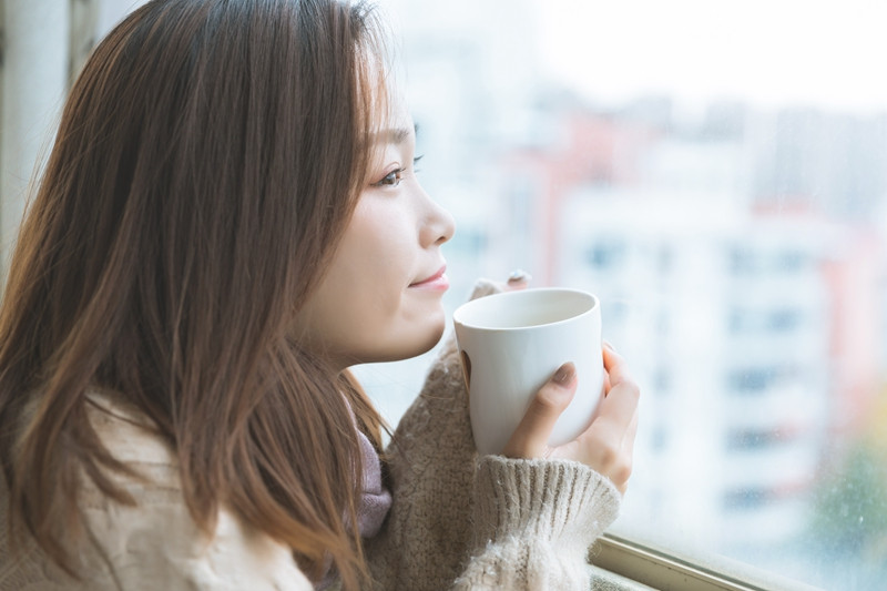 年轻人已经喝不动奶茶了，是咖啡抢走了它的生意？