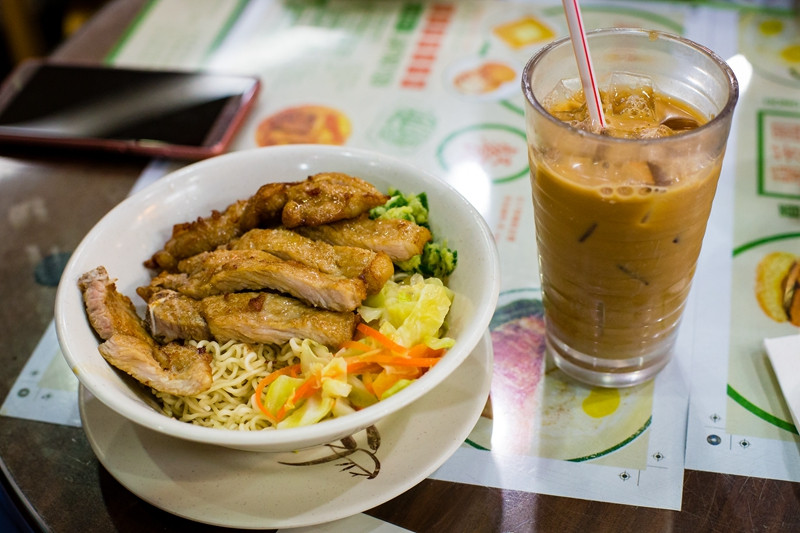 从地产精英到茶餐厅老板，他不止带来香港味道，还有拼搏精神