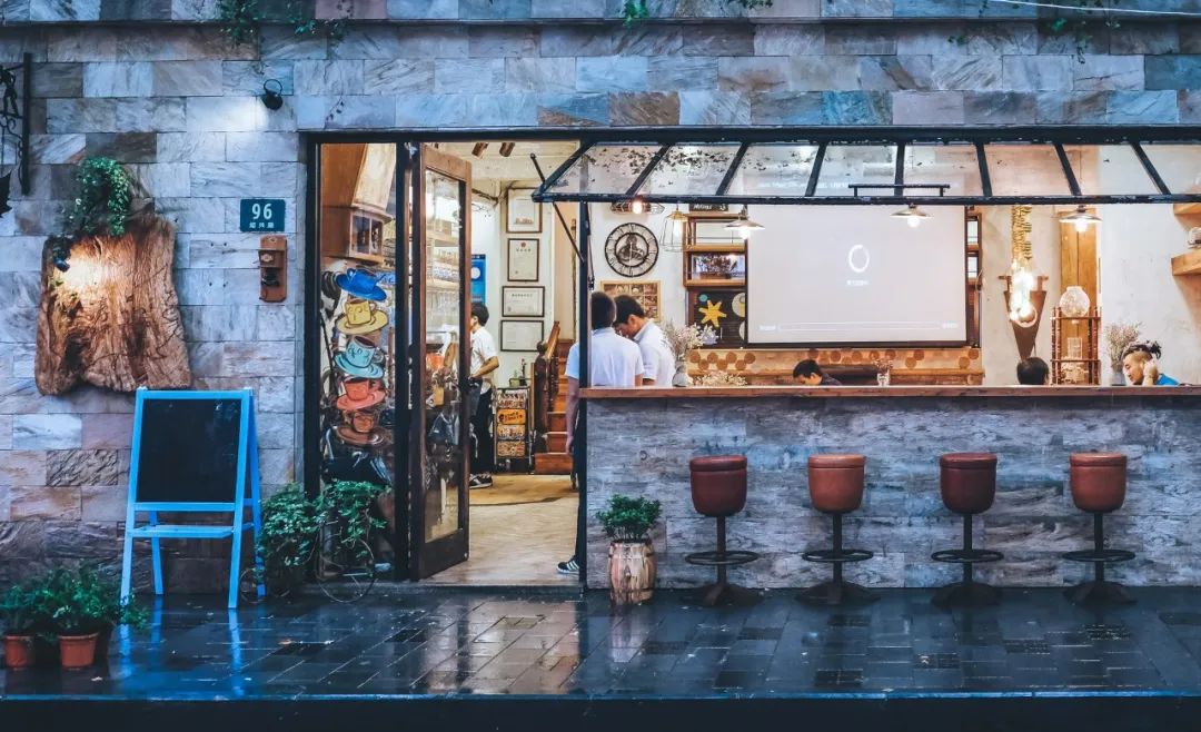 探访10家新店后，我发现有人以创意的名义，把咖啡做歪了