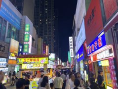 夜市摆摊，能“一夜暴富”？