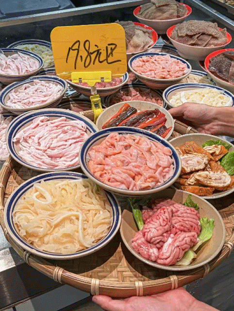 菜品最高卖19.8，拿下多个榜单TOP1！自助火锅卷出新样本