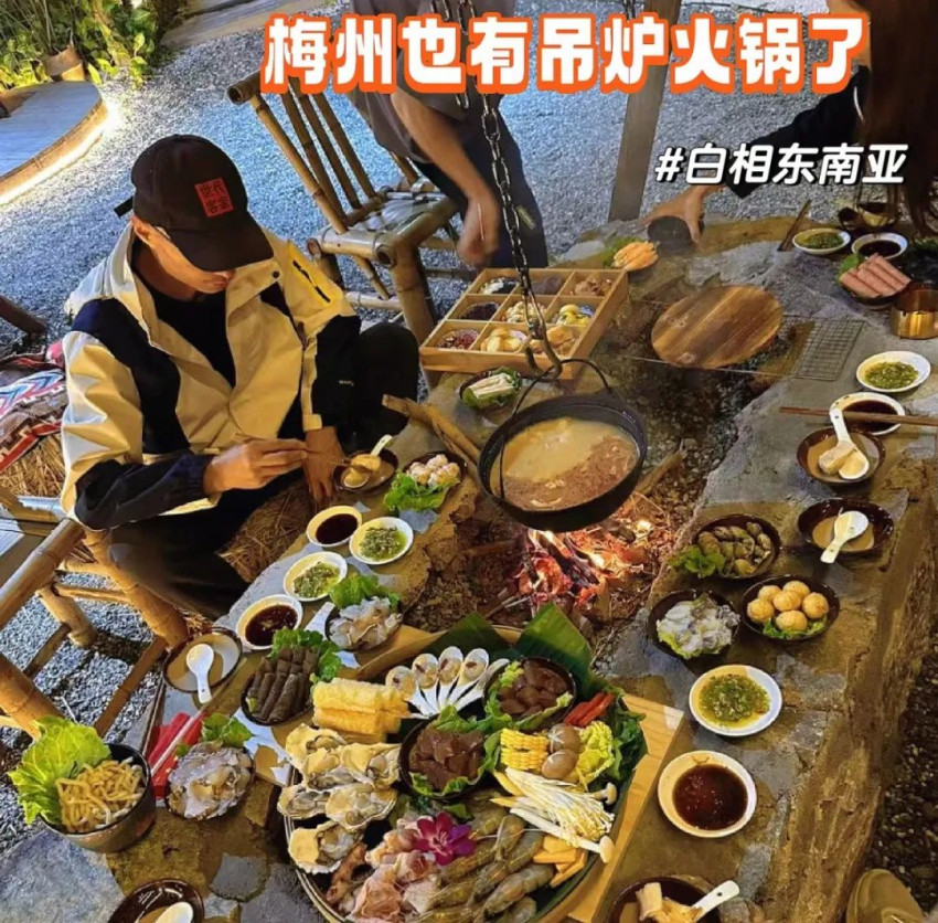 吊炉火锅，火爆全网！火锅界的“围炉煮茶”，正成为新晋顶流