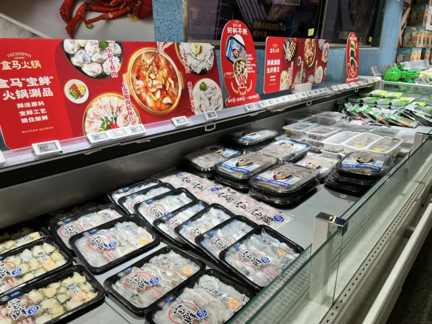不愿去餐厅吃饭的年轻人，爱上了商超餐饮区