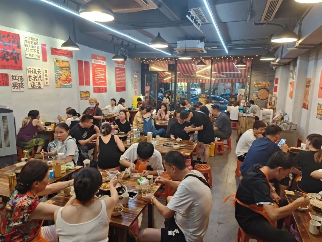 排队超2小时，有门店月营收200多万！这款小众火锅正在崛起