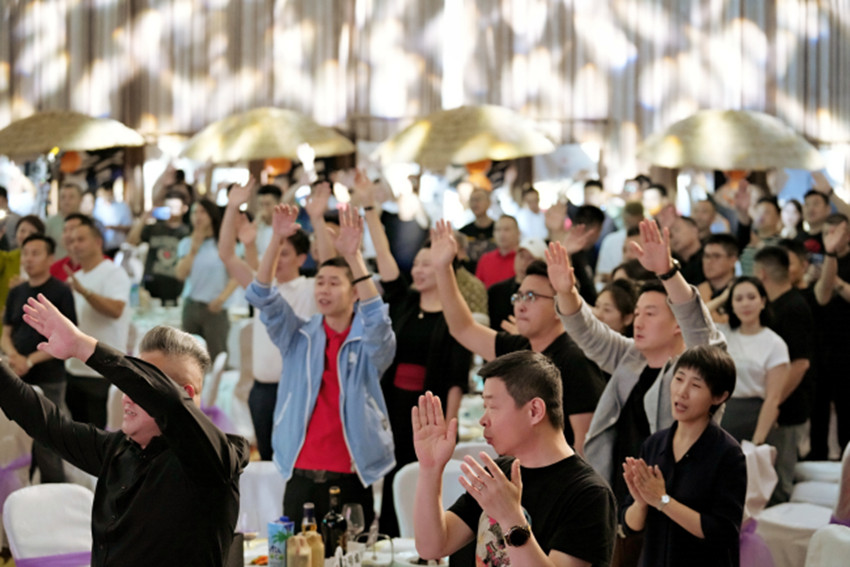 煮酒论英雄 围炉话餐饮 I 汇聚100家餐饮头部品牌在京举办交流分享会