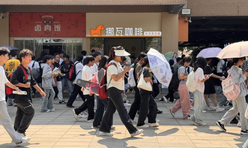 挪瓦咖啡迈向万店竞争，校园店抢滩新战场